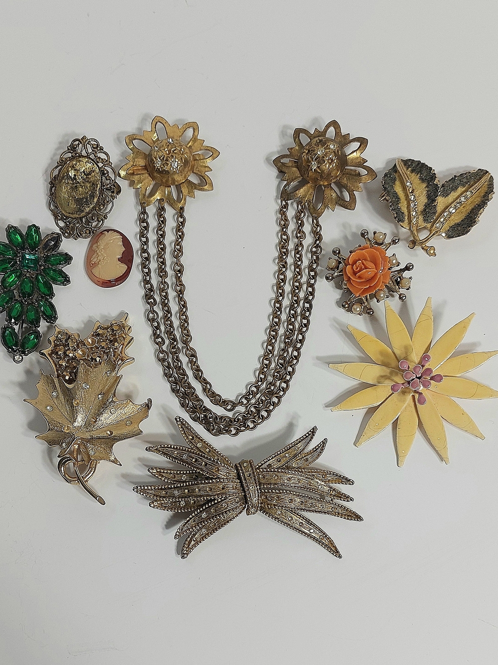 For Crafts Or Repairs - Group Of Vintage Brooch Jewelry Pins